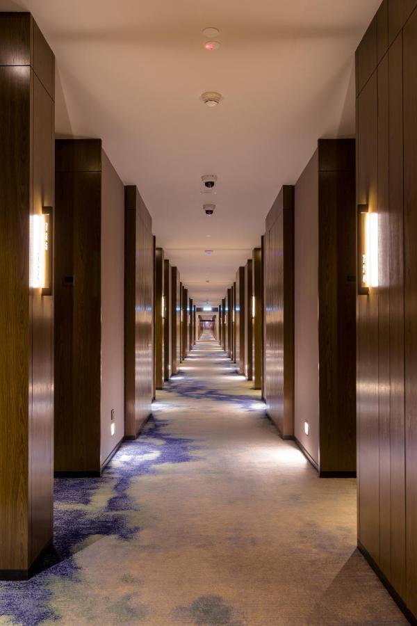 M Resort & Hotel Kuala Lumpur Eksteriør billede A corridor at the hotel