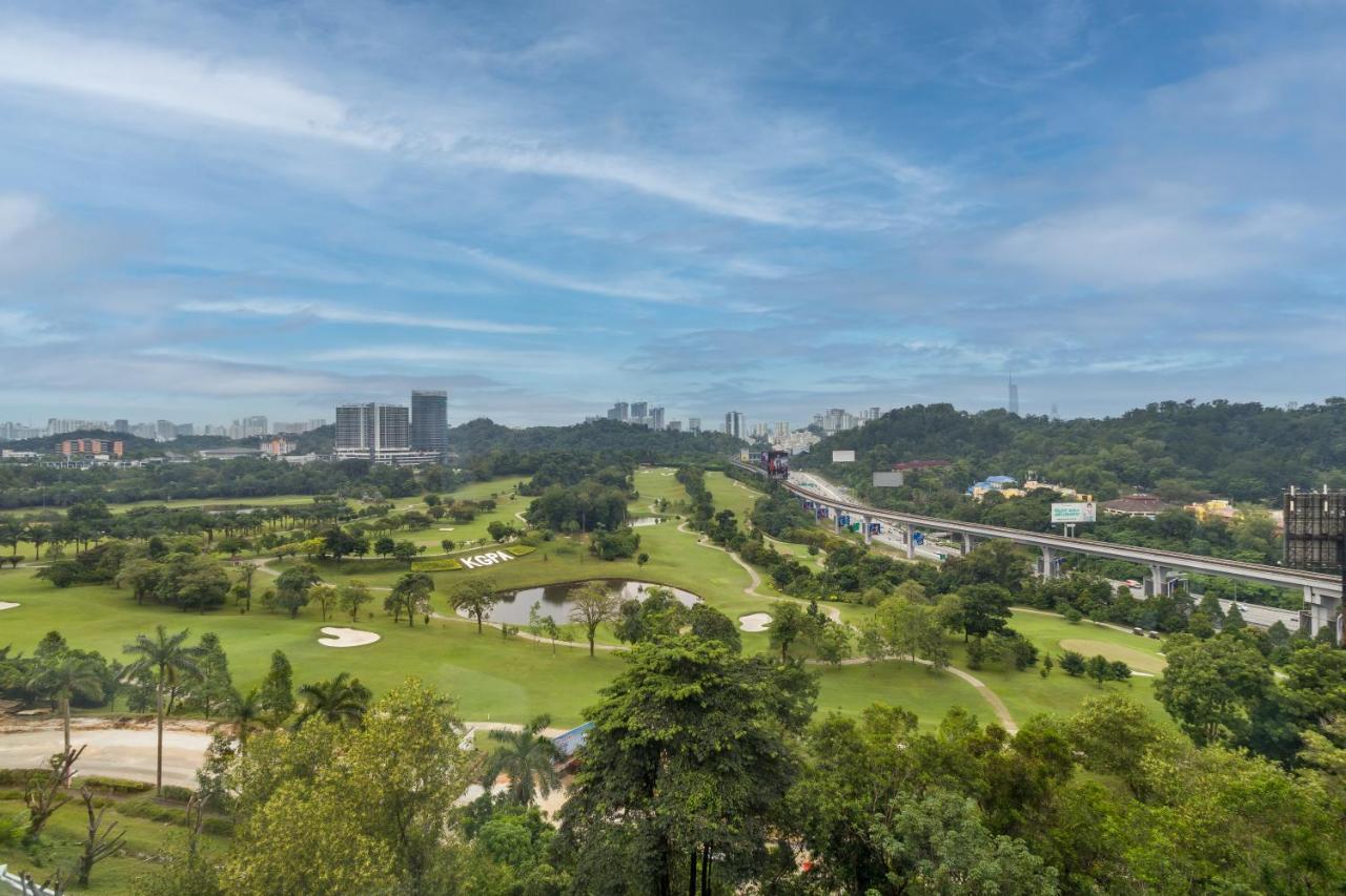 M Resort & Hotel Kuala Lumpur Eksteriør billede View of the golf course